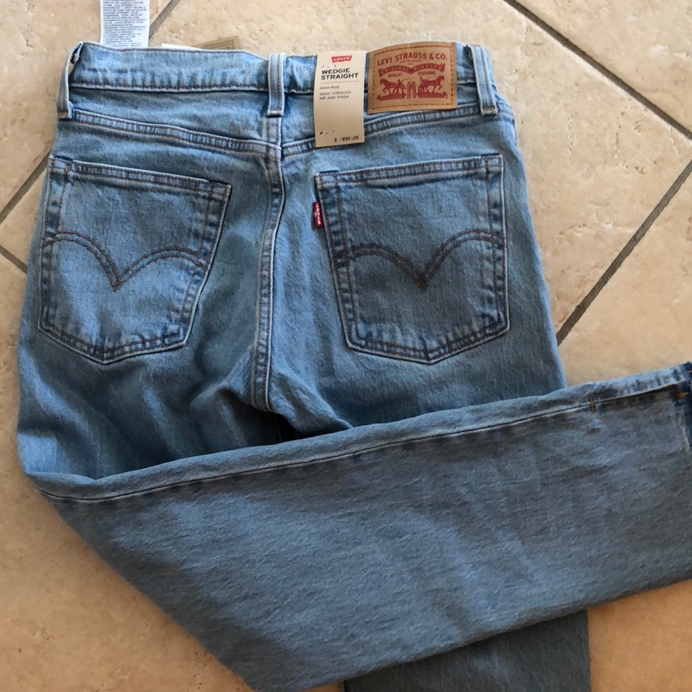 NWT Levi wedgie straight jeans